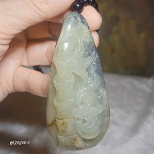 Gegegems Collection premium Hetian Qinghua Pebble Nephrite Blessings (Bat & Bamboo) handheld large pendant (with certificate) 精品86克和田玉籽玉青花(黑白)祝福(竹、蝙蝠)手把大吊坠(带证书)