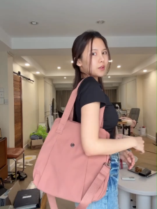 Lingky กระเป๋าสะพายไหล่+สะพายข้าง ผ้าร่มสปอร์ตรุ่นใหม่ น้ำหนักเบามาก มี 2 ซิป+2 ช่องกระดุมแปะ ฐานยาว 12"