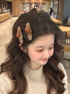 2025 New Small Bear English Wool Felt Ball Hair Clip Ruffled Forehead Side Clip Seamless Duckbill Hair Accessories Hairpins