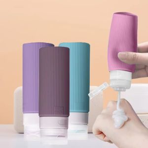 【อิจฉาเด็กผู้หญิง】อุปกรณ์เสริมขวดน้ำแบบพกพาซิลิโคน90มล. แบบพกพาปราศจาก BPA ป้องกันการรั่วซึมชุดภาชนะบรรจุขนาดบีบได้4ชิ้น