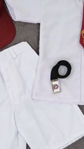 setelan seragam sekolah putih-putih anak laki-laki lengan pendek sd kelas 1-6 topi merah
