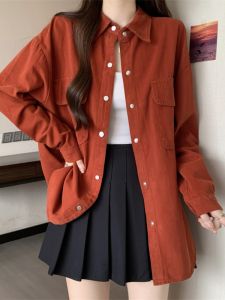 เสื้อแจ็คเก็ตคอโปโลแขนยาวสีแดงสไตล์ย้อนยุคสำหรับผู้หญิงไซส์ใหญ่ ทรงหลวม สไตล์เกาหลี เสื้อเชิ้ตทรงหลวมสำหรับฤดูใบไม้ร่วง