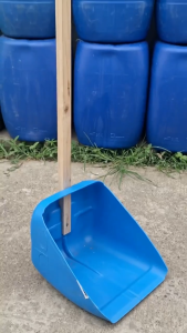 KAFIFI Plastic Dustpan with Wooden Handle – 1pc – Random Blue/White – Heavy Duty Cleaning Dustpan