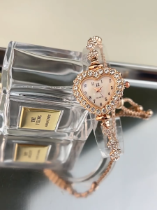 Fashion And Exquisite Womens Diamond Bracelet Watch Advanced Silver Round Dial Watch Fishtail Watch Jam Tangan Gelang手表