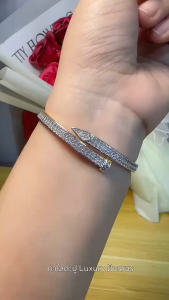 กำไลเปิดหัวหมุน ฝังเพชร CZ กำไลทรงเกลียวดีไซน์เฉียบ สไตล์เกาหลี A1-P170