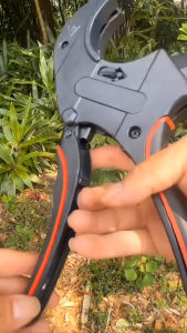 63mm/75mm PPR/PVC pipe professional rapid scissorsSelf-Locking Ratchet Pemotong Paippipe fast cutting plier Tahan lama