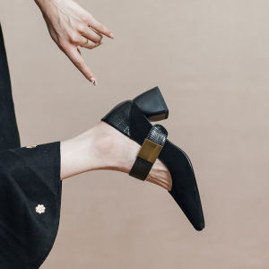 French Elegant Floral Embossed Leather High Heels Womens Fashionable Versatile Spring Autumn Style British Style Thick Heel Single Shoes