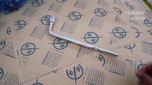 Kunci Roda Mobil Isuzu Panther 19 mm + Lobang Pemutar Ban Serep Warna Silver