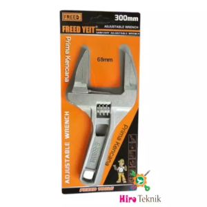 Kunci Pas Universal 6-68mm Adjustable Wrench Spanner Kunci Inggris-Freed\\n\\n Pengenalan Kunci Pas Universal & Fungsi Utama\\n\\n Apa Itu Kunci Pas Universal?\\n\\nKunci pas universal, atau wrench spanner, adalah alat bengkel yang digunakan untuk memutar baut, mur, dan sekrup. Kunci pas universal memiliki cakupan ukuran yang luas, memungkinkan penggunaannya pada berbagai ukuran baut dan mur. Salah satu contoh kunci pas universal adalah Kunci Inggris 6-68mm Freed, yang memiliki rentang ukuran 6 hingga 68 mm.\\n\\n Mengapa Kunci Pas Universal Penting dalam Pekerjaan Anda?\\n\\nKunci pas universal sangat penting karena dapat digunakan pada berbagai ukuran baut dan mur, sehingga menghemat waktu dan tenaga dalam pekerjaan perbaikan atau instalasi. Selain itu, kunci pas universal juga dapat membantu mengurangi risiko kerusakan pada baut atau mur karena penggunaan alat yang tidak tepat.\\n\\n Memilih Kunci Pas Universal yang Tepat\\n\\n Bagaimana Memilih Ukuran Kunci Pas Universal yang Sesuai?\\n\\nUntuk memilih ukuran kunci pas universal yang tepat, pertimbangkan ukuran baut atau mur yang akan digunakan. Kunci Inggris 6-68mm Freed memiliki rentang ukuran yang luas, sehingga dapat digunakan pada berbagai ukuran baut dan mur. Pastikan bahwa ukuran kunci pas universal sesuai dengan ukuran baut atau mur yang akan digunakan untuk menghindari kerusakan.\\n\\n Mengapa Kunci Inggris 6-68mm Dapat Digunakan untuk Berbagai Ukuran?\\n\\nKunci Inggris 6-68mm Freed dapat digunakan untuk berbagai ukuran karena memiliki cakupan ukuran yang luas, dari 6 hingga 68 mm. Dengan rentang ukuran ini, kunci pas universal dapat menyesuaikan dengan berbagai ukuran baut dan mur, memudahkan pekerjaan perbaikan atau instalasi.\\n\\n Cara Menggunakan Kunci Pas Universal dengan Benar\\n\\n Langkah-langkah Penggunaan Kunci Pas Universal\\n\\nBerikut langkah-langkah penggunaan kunci pas universal:\\n\\n1. Sesuaikan ukuran kunci pas universal dengan ukuran baut atau mur yang akan digunakan.\\n2. Masukkan ujung kunci pas universal ke dalam lubang baut atau mur.\\n3. Putar kunci pas universal dengan arah yang sesuai untuk menyetel atau melepaskan baut atau mur.\\n\\n Tips & Trik untuk Meningkatkan Efisiensi Penggunaan Kunci Pas Universal\\n\\nBerikut beberapa tips dan trik untuk meningkatkan efisiensi penggunaan kunci pas universal:\\n\\n- Pastikan bahwa ukuran kunci pas universal sesuai dengan ukuran baut atau mur yang akan digunakan.\\n- Gunakan kunci pas universal pada sudut yang tepat untuk menghindari kerusakan pada baut atau mur.\\n- Jika memungkinkan, gunakan kunci pas universal bersama dengan alat lain seperti penyangga atau penahan untuk menambah daya tarik.\\n\\n Aksesoris Penjualan E-Commerce & Kunci Pas Universal\\n\\n Apa Itu Aksesoris Penjualan E-Commerce?\\n\\nAksesoris penjualan e-commerce adalah produk tambahan yang dapat dijual bersama dengan produk utama melalui platform e-commerce. Contoh aksesoris penjualan e-commerce untuk kunci pas universal dapat berupa tas atau kotak penyimpanan, pelindung ujung kunci pas universal, atau alat lain yang dapat digunakan bersama dengan kunci pas universal.\\n\\n Bagaimana Menggunakan Kunci Pas Universal dalam Penjualan Aksesoris Online?\\n\\nUntuk menggunakan kunci pas universal dalam penjualan aksesoris online, pertimbangkan untuk menawarkan aksesoris tambahan yang dapat digunakan bersama dengan kunci pas universal. Contoh aksesoris yang dapat ditawarkan adalah tas atau kotak penyimpanan, pelindung ujung kunci pas universal, atau alat lain yang dapat digunakan bersama dengan kunci pas universal. Dengan menawarkan aksesoris tambahan, Anda dapat meningkatkan nilai produk dan memberikan pengalaman yang lebih baik bagi pelanggan.\n}