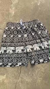 ผู้ชาย ผู้ใหญ่ กางเกงช้าง ขาสั้น ลายชัด สีขาวดำ คละลาย ผ้านิ่ม สำหรับคุณสมบัติและความงาม