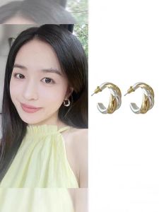 French Simple Elegance High End Luxury Color Block C Shaped Horn Bag Gold And Silver Alloy Minimalist Cold Style Niche Ear Jewelry