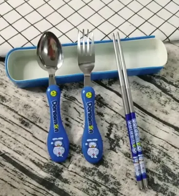 Set Peralatan Makan Anak dengan Desain Hello Kitty dan Pooh dalam Kotak Plastik Berwarna-warni