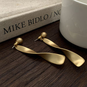 Midi S925 Silver Needle Wave Ribbon Earrings Long Style Versatile Drop Earrings for Oval And round Faces Fashionable Jewelry