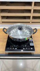 Lucky flame เตาแม่เหล็กไฟฟ้า รุ่น TS-T202P(M) แถมฟรีหม้อสแตนเลส 30 cm 2000 วัตต์ TS-T202P TS T202