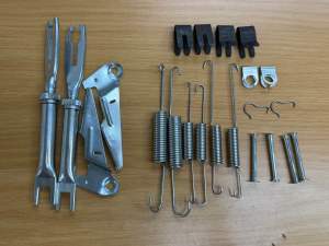 Rear Brake Drum Shoe Repair Adjuster Kit FOR TOYOTA HILUX VIGOREVO 04943-0K030 1 SET IS ALL INSIDE THE PICTURE