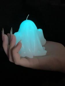 เทียนหอมสีขาวรูปผีสีเขียวสำหรับตกแต่งบ้านในวันฮาโลวีน 40 องศาเซลเซียส ความร้อนต่ำ กลิ่นหอมหวานสำหรับคู่รัก