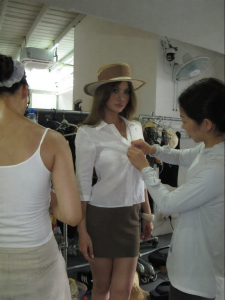 audwyn | Slim Design Accentuates Waist Womens Linen Shirt White