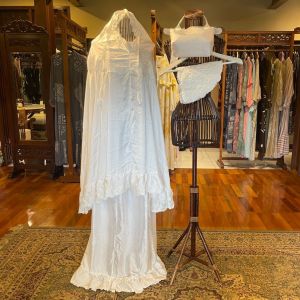 Mukena Satin Bordir + Sajadah by Dian Pelangi LIMITED EDITION Rukuh Busana Perlengkapan Ibadah Sholat Wanita Muslim Hijaber Muslim Cantik Anggun Modis Modern  Simple Elegan Mewah Model Terbaru Motif Polos Kekinian