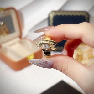 Huitan Geometric Unique Design Women Ring Gold Color Party Wedding Accessories Luxury Personality Daily Inlaid Bright CZ Jewelry