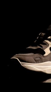 Sepatu Sneakers Pria Reflect Hitam Putih Casual Sports - E13 IMPORT LUCKY