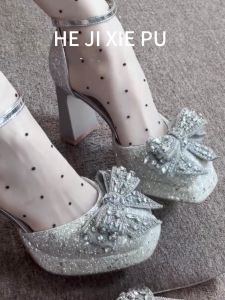 รองเท้าแต่งงาน ผู้หญิง สไตล์ใหม่กันน้ําแพลตฟอร์มหัวเข็มขัดคริสตัลผีเสื้อเงารองเท้าส้นสูงสบายส้นหนา Mary Janes