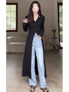 เสื้อคาร์ดิแกนถักยาวคลุมเข่าคอวีสีดำทรงสลิมฟิตสำหรับผู้หญิง เสื้อเชิ้ตแขนยาวฤดูใบไม้ร่วงและฤดูหนาวที่สวมใส่ได้หลากหลาย