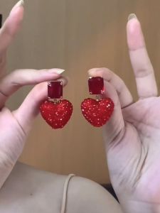 Fashionable Red Heart Shaped Crystal Earrings Womens Elegant Versatile Hoop Earrings Sweet Personality Celebration Jewelry