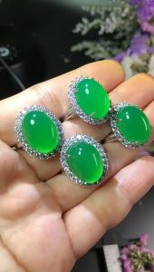 หยกแท้ 100% รูปไข่ 925 เงิน เพชรคริสตัล วาว หยกเรืองแสง คู่มือ Jadeite พร้อมกล่อง