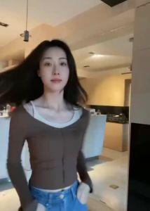 เสื้อครอปแขนยาว เซ็ต2ชิ้น (ติดกัน) คอกลมลึกสีพื้นมินิมอล ดีเทลเสื้อซับในสายเล็ก-ใหญ่ ใช้สีตัดกัน ทรงเข้ารูป #031