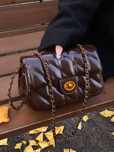 Retro Oil Wax Leather Shoulder Bag Womens Fashion Small Square Grid Crossbody Bag Soft PU Leather Lock Buckle Closure