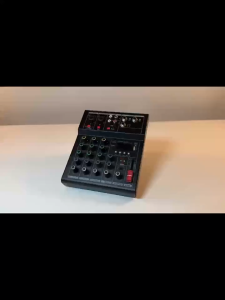 Mini mixer 4-channel audio mixer Mixer na may 48V phantom power Sinusuportahan ang USB Bluetooth at pagre-record sa kompyuter Independent equalizer adjustment Angkop para sa pagtitipon ng mga kaibiganLibangan sa tahananPulong at opisina.