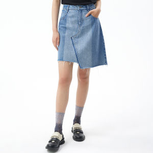 กระโปรงยีนส์ทรงเอเข้ารูปเอวสูง กระโปรงสั้นผู้หญิงฤดูใบไม้ร่วง/ฤดูหนาว กระโปรงทรงเอแบบไม่สมมาตร ดีไซน์ด้านบน สีพื้น