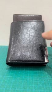 Baellerry Dompet Uang Lipat Bifold Man Wallet D9200 Bahan Sintetis Kilat Lembut Keren Muat Banyak