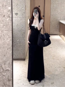 ชุดเดรสยาวทรงเอแขนกุดคอวีแขนกุดสไตล์ฝรั่งเศสสำหรับผู้หญิงในช่วงฤดูร้อนปี 2024 ชุดเดรสยาวทรงเอเอวสูง