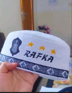 Peci Anak Custom Bordir Nama Kopiah Putih Terompah