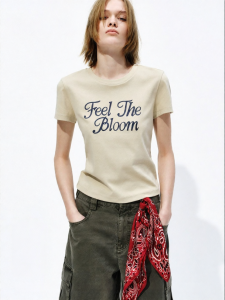 MO&Co. | Tailored Stretchable Artistic Font Print T-shirt