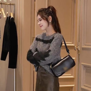 Zhang Yuan Yi Trendy Womens Knitwear High Collar Pullover Sweater with Color Block Design and Fine Texture for Autumn