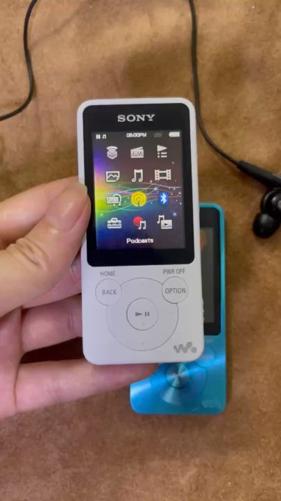 Máy nghe nhạc SONY WALKMAN NW-S14 8GB cũ giá rẻ có Blutooth