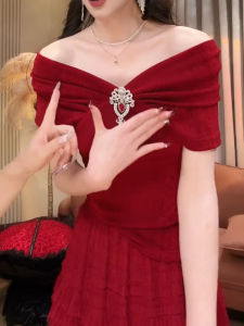 SHUAIYUE | Áo Blouse Elegance Cổ Xéo Màu Đỏ Vintage Mới 2026 Phong Cách Cao Cấp Dành Cho Phụ Nữ