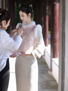 Pink Fleece Lined Cheongsam Vest Wedding Dress Hanfu New Year Visit Costume Retro Style Long Slit Low Cut Back Design Pure Color