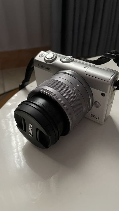 Canon EOS M100 シルバー 15-45mmレンズ付き CANON EOS M100 EF-M15-45