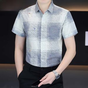 HENGYUANXIANG | เสื้อเชิ้ตแขนสั้นผ้าไหมน้ำแข็งทรงสลิมฟิตสำหรับผู้ชาย ทรงหลวม ยืดหยุ่น ป้องกันริ้วรอย ระดับไฮเอนด์ เสื้อเชิ้ตแบบลำลองสำหรับคุณพ่อ