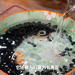精选优质黑豆｜天然无添加｜适合煮汤/煮粥/甜品  Premium Black Beans – Natural & No Preservatives – Perfect for Soup & Cooking