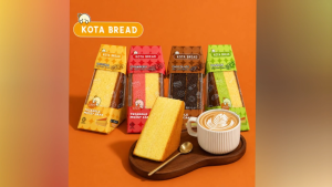 Kota Bread Triangle Moist Cake Premium Mix & Match Original / Pandan / Chocolate / Strawberry Cake