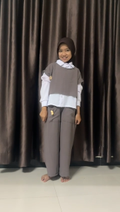 Setelan Anak Perempuan Elegan - Atasan Polo Lengan Panjang dan Celana Panjang dengan Rompi Bordir