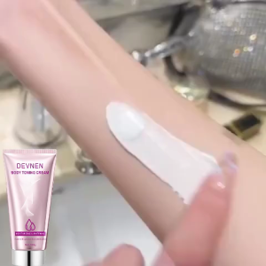 Pemutih Badan Instant Lotion 100g Lotion Pemutih Badan Instant Whitening Body Cream Mencerahkan Memperbaiki Kulit GelapNiacinamide Body Bleaching Whitening CreamMencerahkan Warna Kulit Body bleachingKulit Badan Ampuh dan Brightening Body Lotion