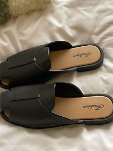 Dép Đi Biển Mùa Hè 2025 Mới Dành Cho Nữ Dép Đế Phẳng Hở Mũi Đi Trong Nhà Và Ngoài Trời Dép Đi Biển PVC Chống Trượt