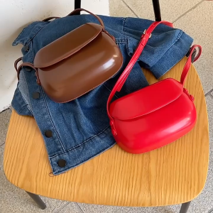 SEA YADOU  กระเป๋าสะพายข้างผู้หญิง กระเป๋าใส่โทรศัพท์มือถือ กระเป๋าใส่ของแบบสะพายข้างสีแดง สไตล์เกาหลี เรียบง่าย กระเป๋าสะพายข้างผู้หญิง