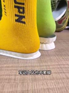 พื้นรองเท้า 4D/กีฬานุ่ม ดูดซับแรง กระแทกดูดซับเหงื่อร้าน รองเท้า ระงับกลิ่นกาย สำหรับ ผู้ชาย ผู้หญิง