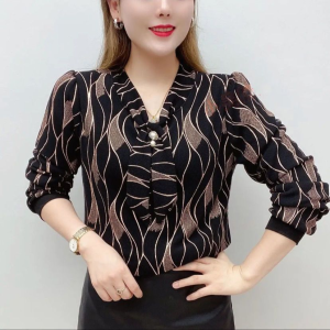Long-Sleeved Shirt for Women: Elegant & Loose-Fitting V-neck Top
